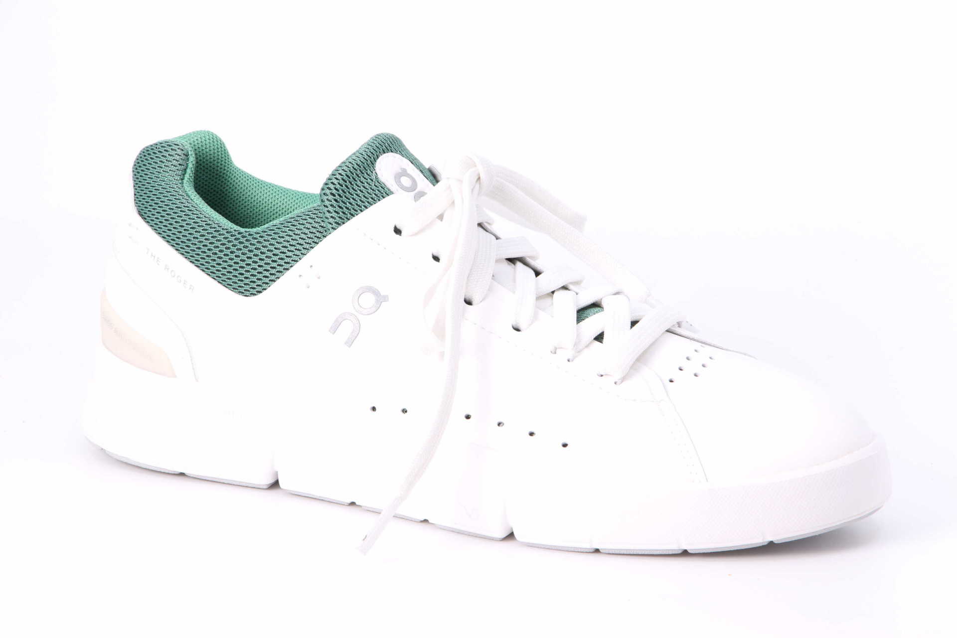 The Roger Advantage white / green